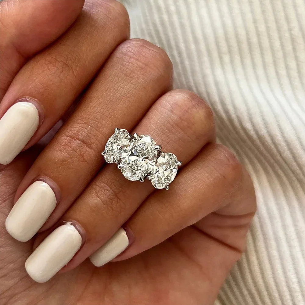 Luminous Eleganz: 6ct Moissanit Diamantring in 18k Gold | Shop Nory