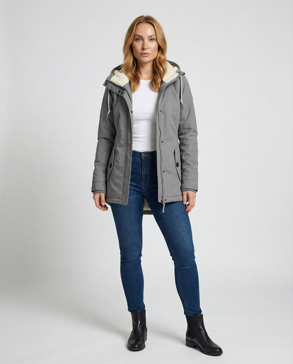 Warme Winterjacke mit Kapuze für Damen | Shop Nory