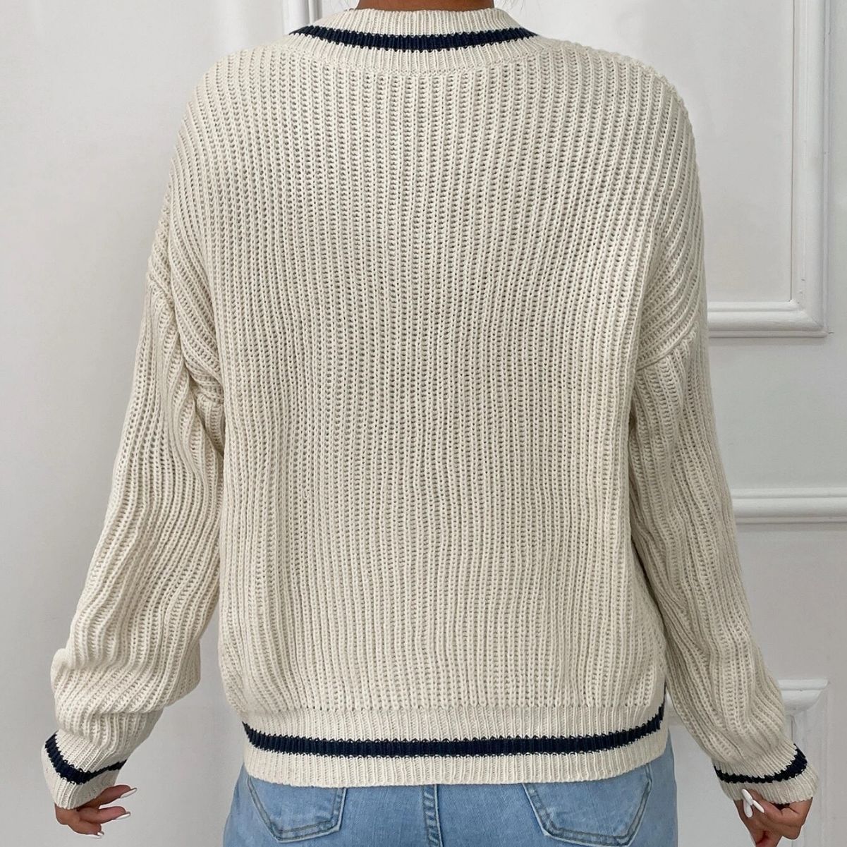 Shopnory | Pullover mit V-Ausschnitt und Patchwork
