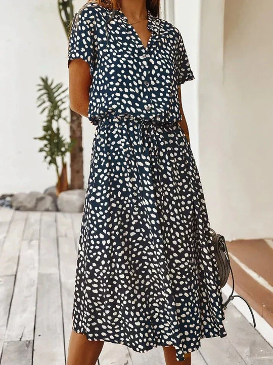 Elegantes Kurzärmliges Hemdblusenkleid mit Polka Dots und Kordelzug In Der Taille