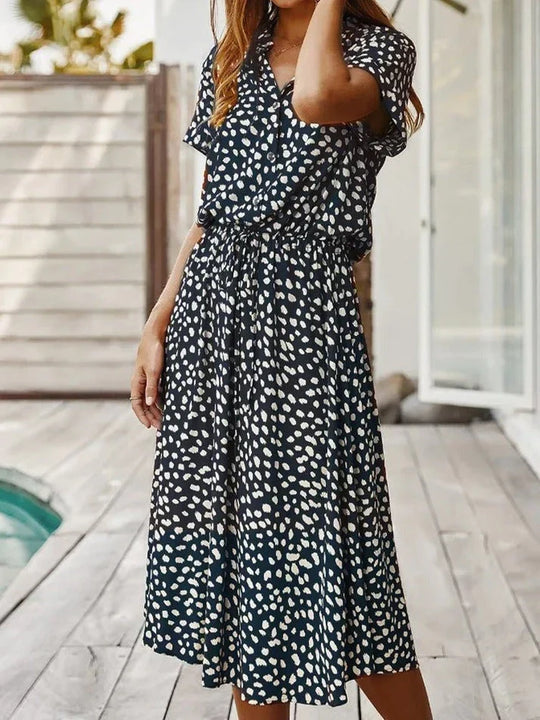 Elegantes Kurzärmliges Hemdblusenkleid mit Polka Dots und Kordelzug In Der Taille