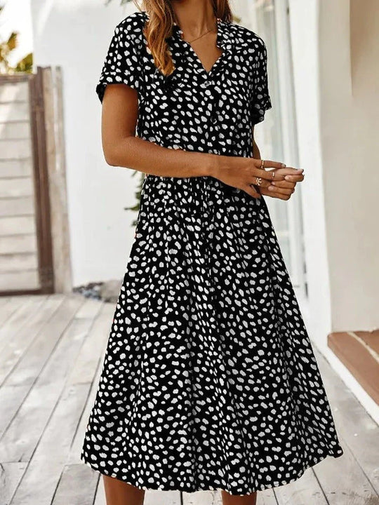 Elegantes Kurzärmliges Hemdblusenkleid mit Polka Dots und Kordelzug In Der Taille
