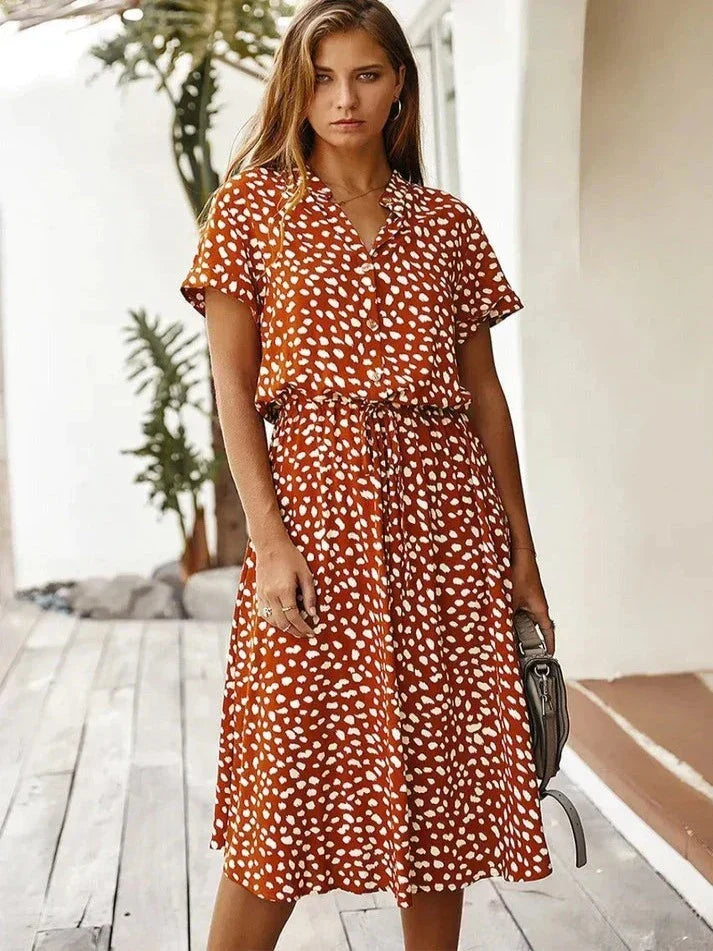 Elegantes Kurzärmliges Hemdblusenkleid mit Polka Dots und Kordelzug In Der Taille