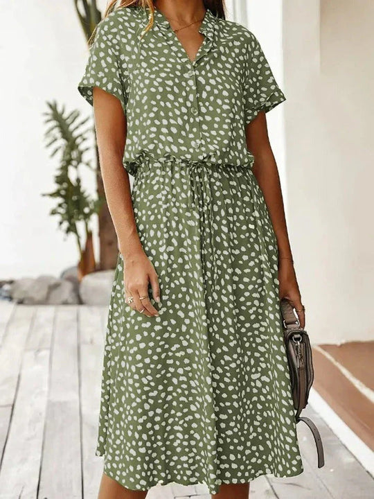 Elegantes Kurzärmliges Hemdblusenkleid mit Polka Dots und Kordelzug In Der Taille
