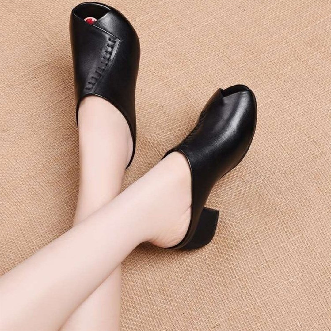 Elegante pantoffeln mit blockabsatz