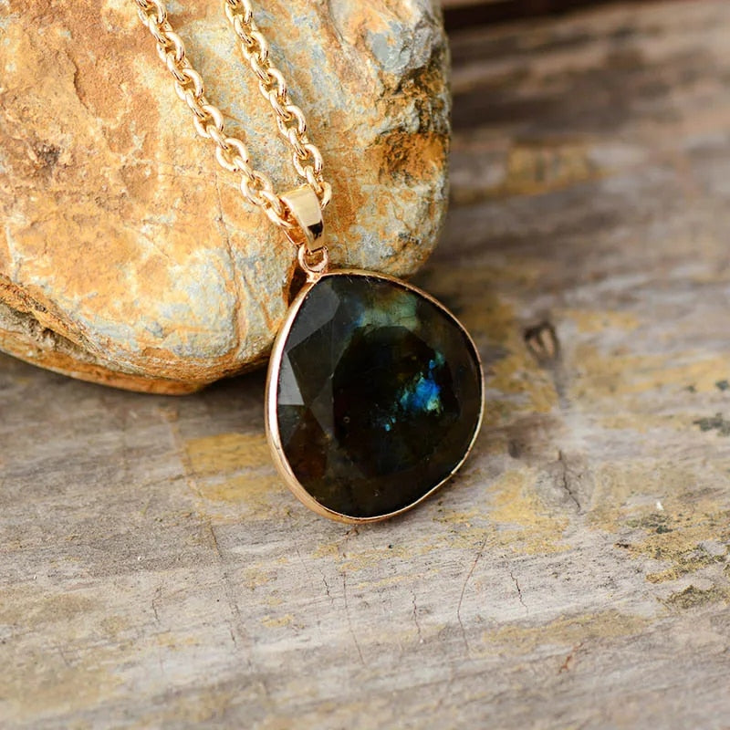 Labradorit-Tropfenkette mit Goldveredelung – Elyria | Shop Nory