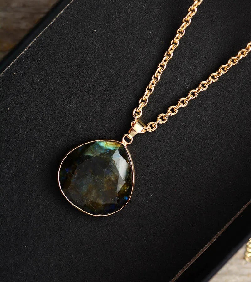 Labradorit-Tropfenkette mit Goldveredelung – Elyria | Shop Nory