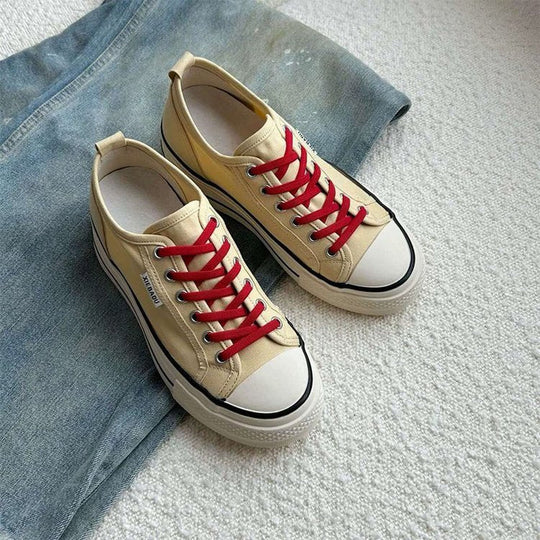 Damen modische Canvas-Sneaker mit kontrastierenden Schnürsenkeln und leichtem Sohlenprofil
