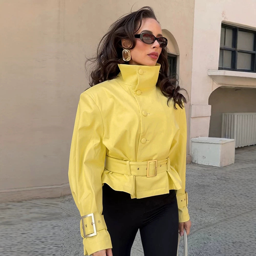 Damen Kurzjacke mit Taillengürtel, hoher Stehkragen und dekorativen Manschetten Shop Nory