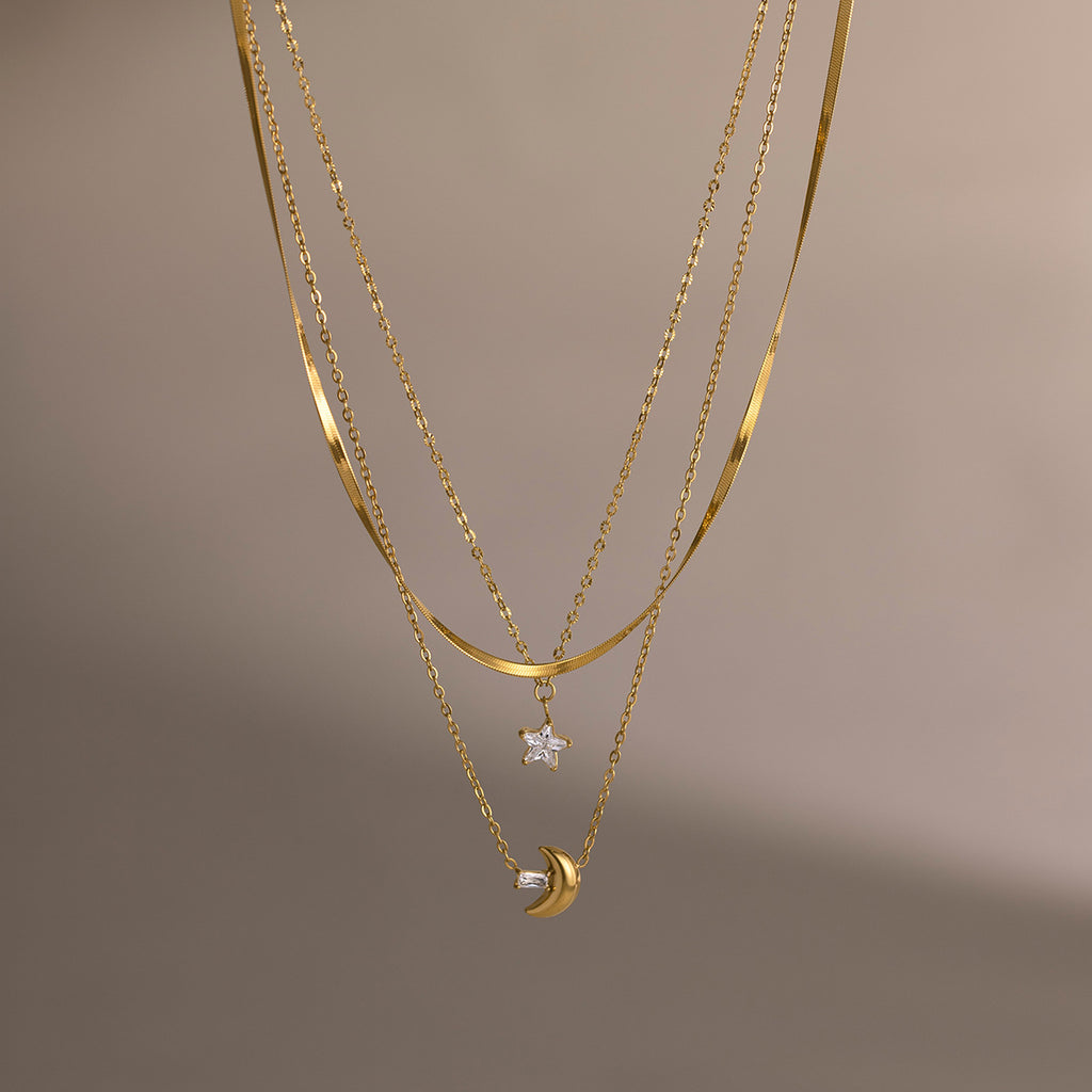 Damen Halskette mit charmantem Mond- und Sternanhänger aus hypoallergenem Edelstahl Shop Nory