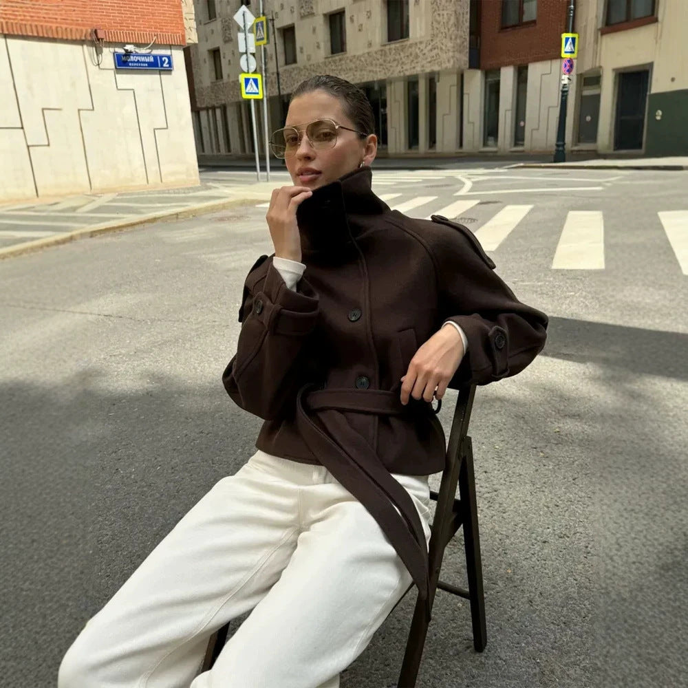 Damen Kurz geschnittene Wollmix-Jacke mit hohem Stehkragen und Taillengürtel Shop Nory