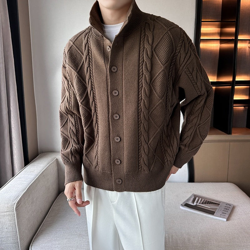 Herren Zopfmuster-Cardigan mit hohem Kragen, grober Strickoptik und durchgehender Knopfleiste Shop Nory