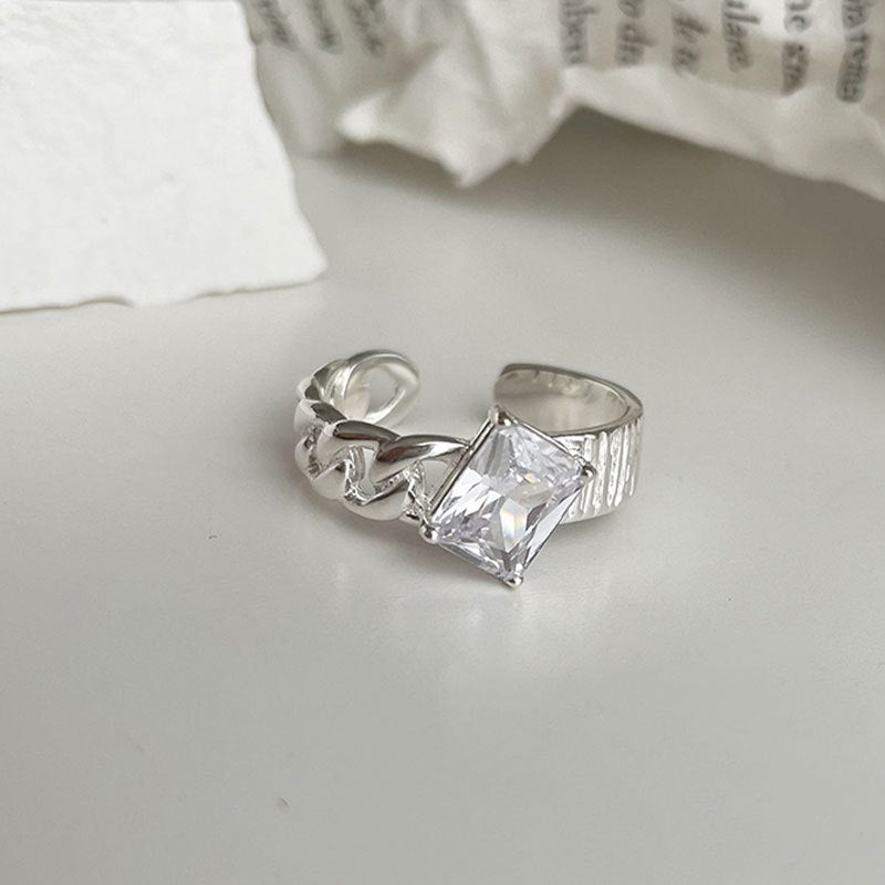 Damenring mit elegantem Design und funkelndem Zirkonstein Shop Nory