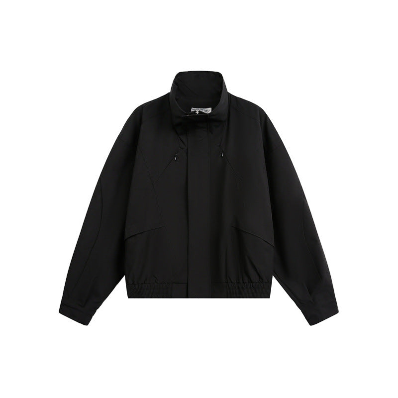 Unisex Kurzblouson im minimalistischen Tech‑Stoff mit Funnelkragen und verdeckter Frontblende Shop Nory