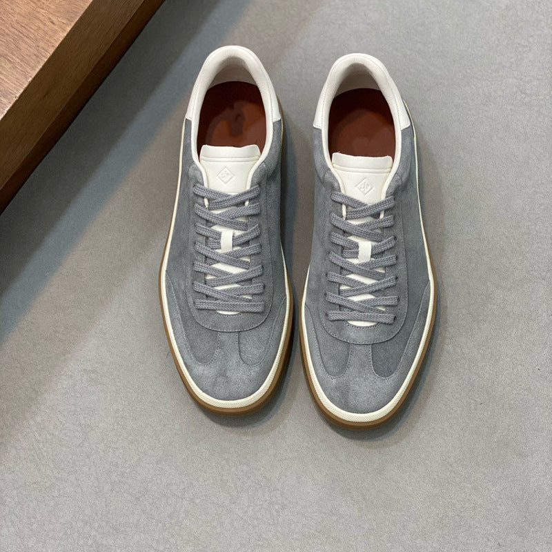 Damen Sneaker aus weichem Wildleder mit raffiniertem Schnürsystem