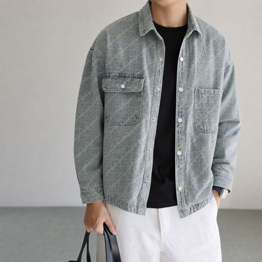 Herren Oversize Jeansjacke mit Allover‑Monogramm, Druckknopf‑Verschluss und aufgesetzten Brusttaschen Shop Nory