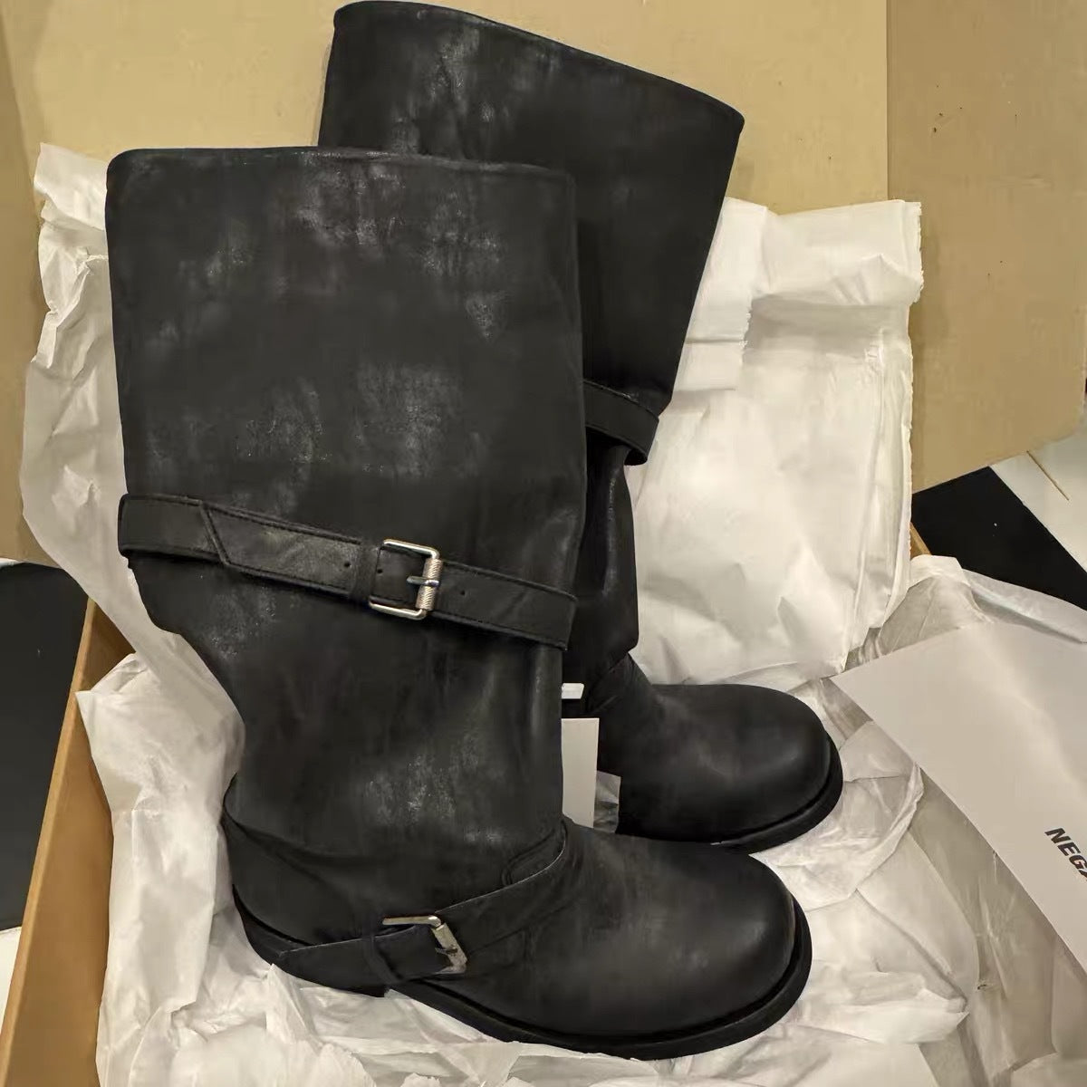 Damen robuste Stiefel mit modischem Schnallen-Detail Shopnory