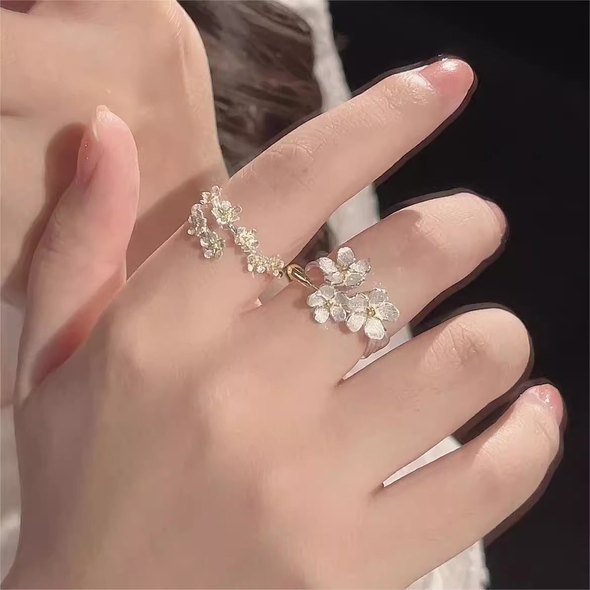 Damen Zarter und eleganter Ring mit funkelnden Kristallen Shop Nory