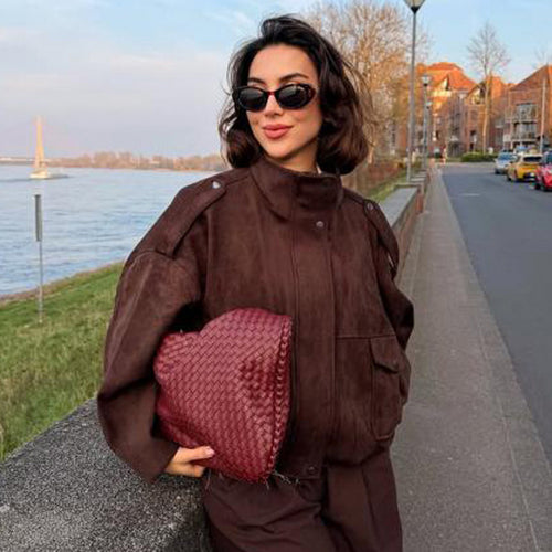 Damen Oversize Veloursleder-Bomber mit Schulterpatten, Pattentaschen und hohem Stehkragen Shop Nory
