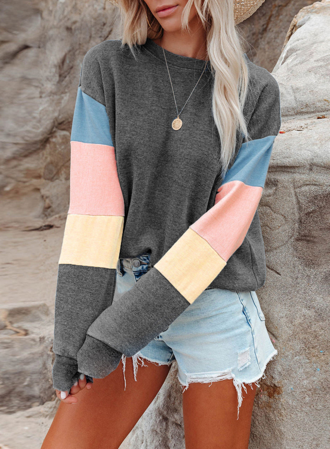 Damen Freizeitpullover mit buntem Ärmeldesign
