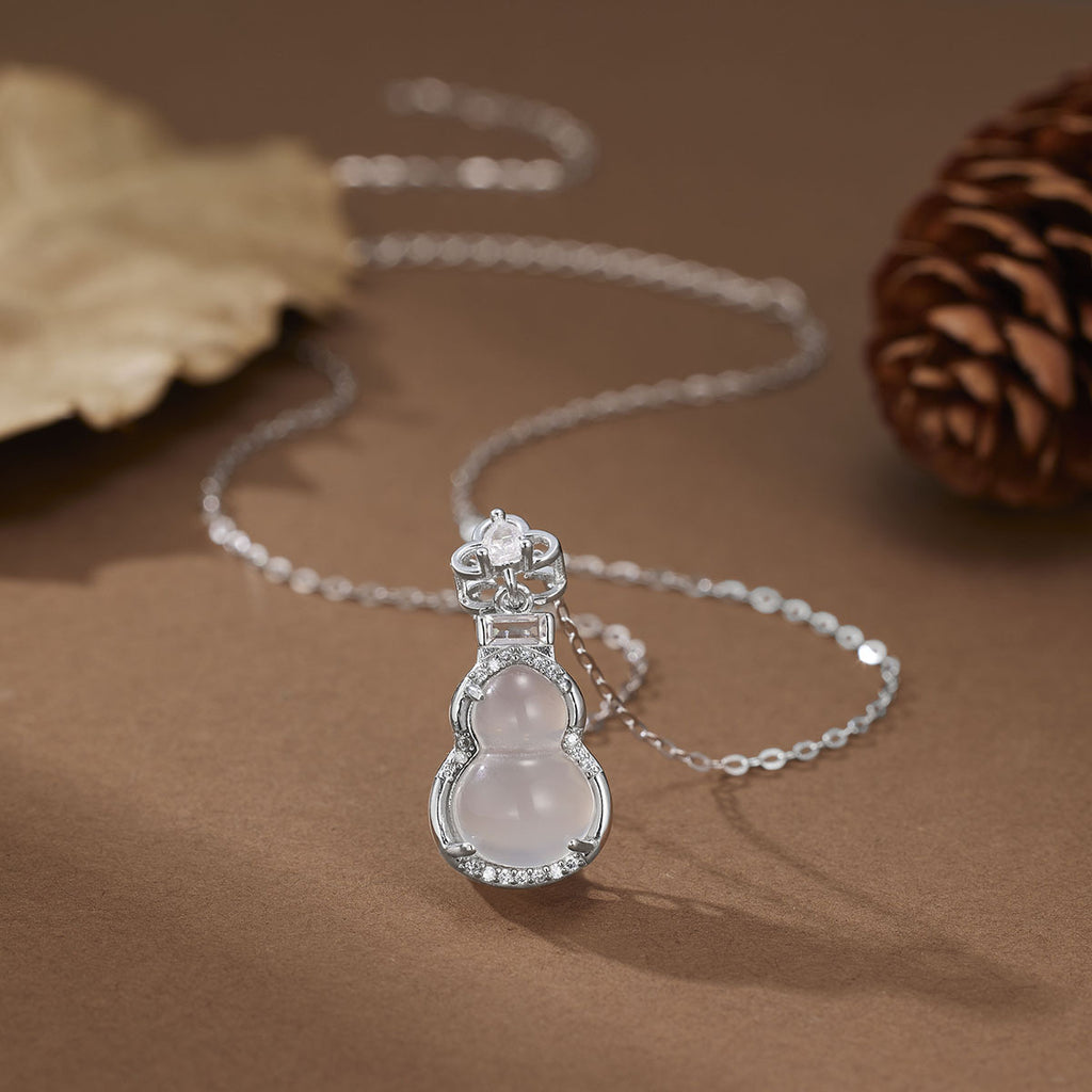 Damen Halskette mit exquisitem Buddha-Anhänger und funkelnden Zirkonia Shop Nory