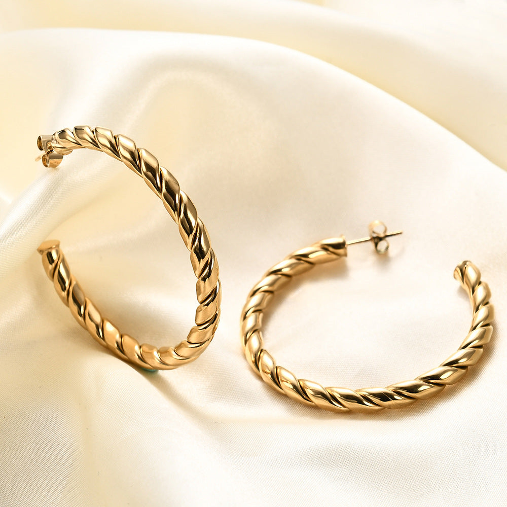 Damen Creolen mit gedrehtem Design und elegantem Finish Shop Nory
