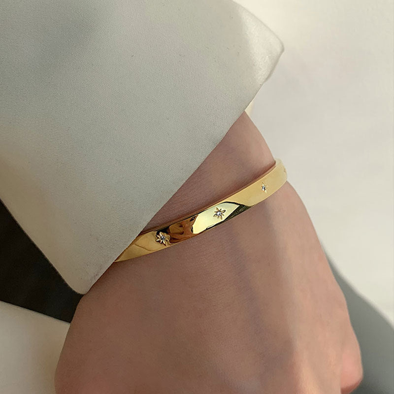 Damenarmreif mit funkelnden Zirkonia-Details Shop Nory