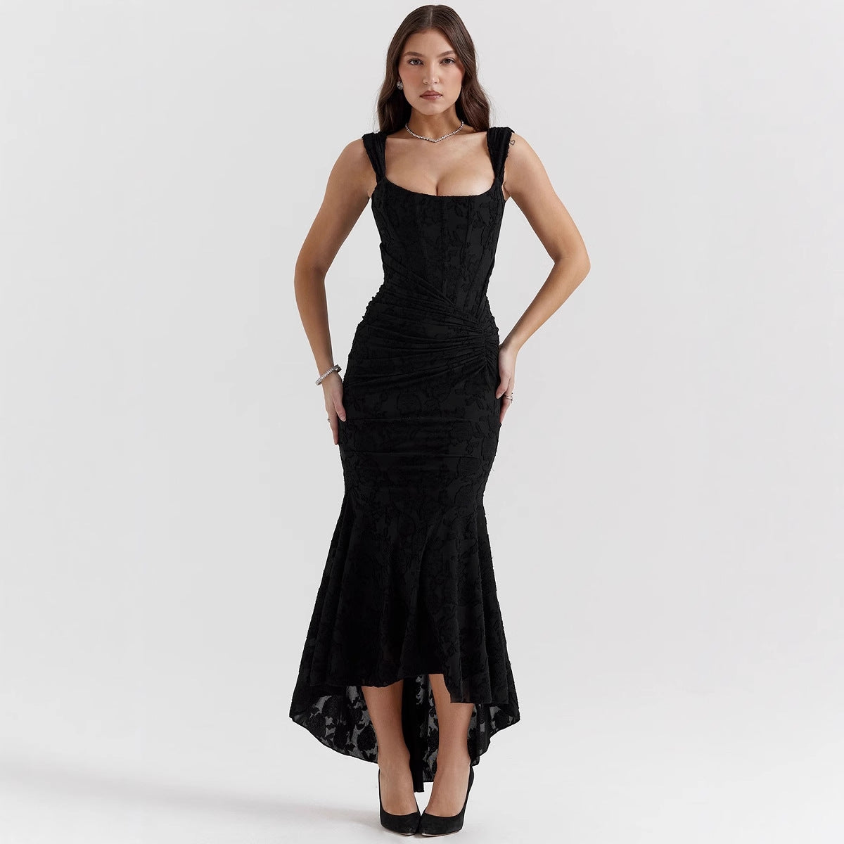 Damen Elegantes Spitzenkleid mit asymmetrischem Saum und gerafften Details