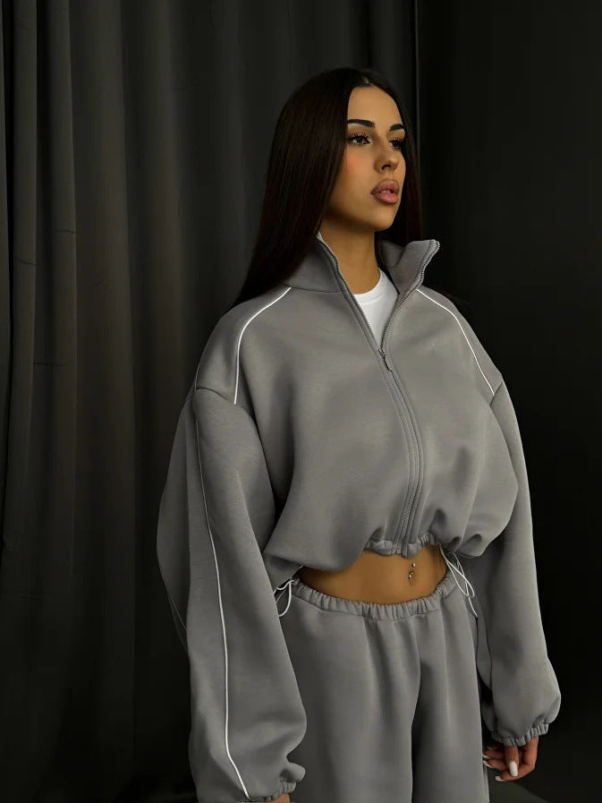 Damen cropped Zip-Kapuzenjacke mit Tunnelzug-Bund, oversized Ärmeln und kontrastierender Paspel Shop Nory