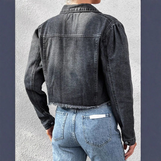 Damen Kurz geschnittene taillierte Jeansjacke mit rohem Fransen-Saum und Pattentaschen Shop Nory