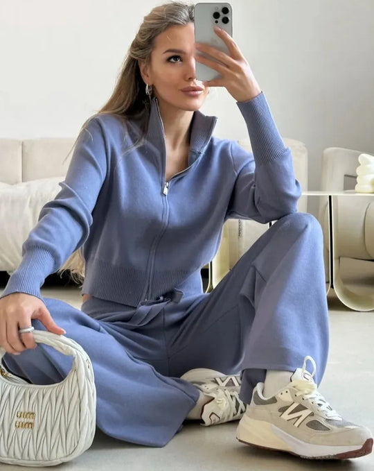 Damen Feinstrick-Zweiteiler mit taillierter Zip-Kapuzenjacke und weiten High‑Waist Kordelhose Shop Nory
