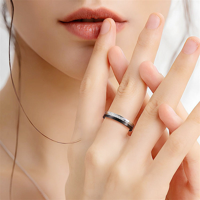 Herren Ring mit eleganter, gefrosteter Oberfläche und stilvollem Design Shop Nory