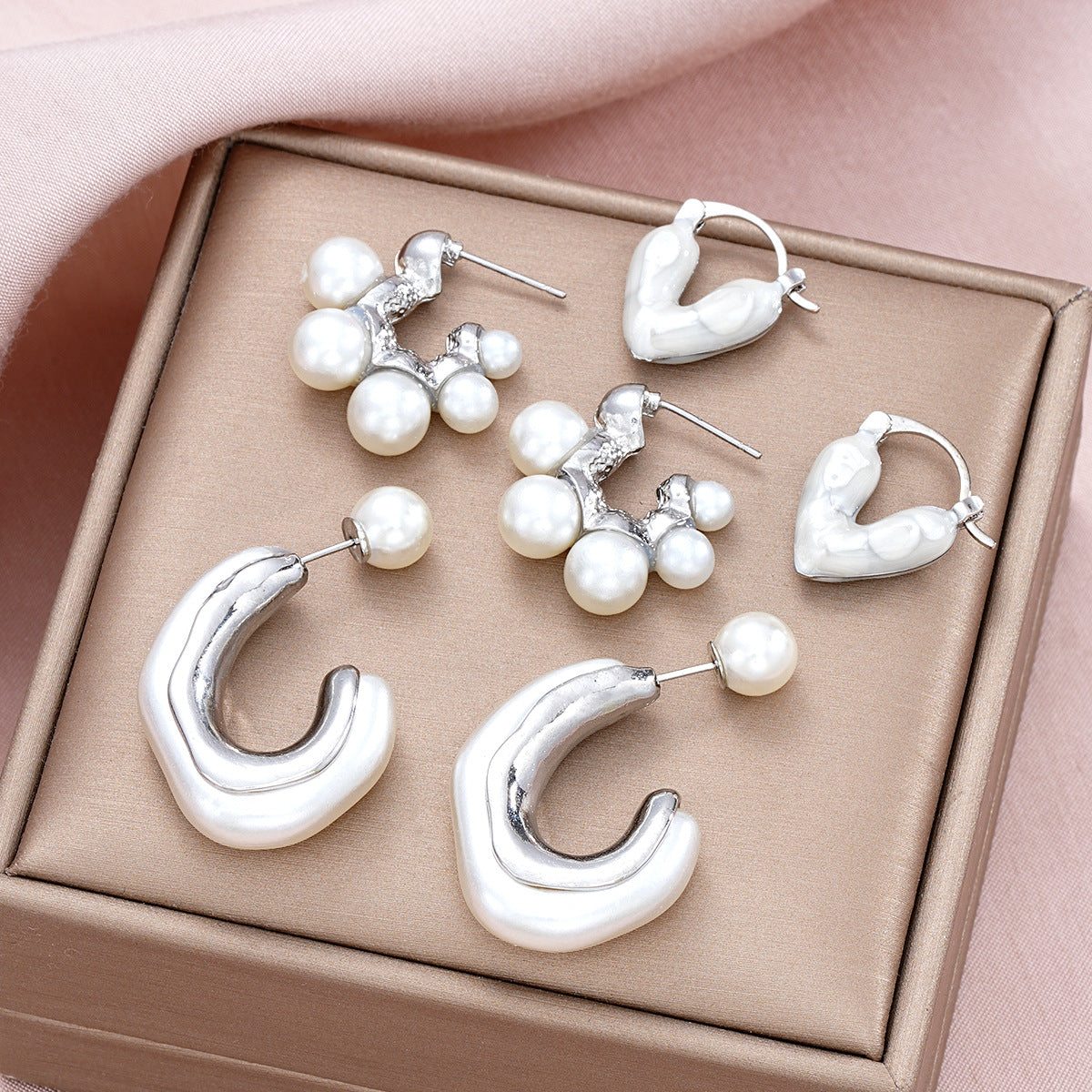 Damen Ohrschmuck Set mit kunstvollen Perlen- und Herzdesigns Shop Nory