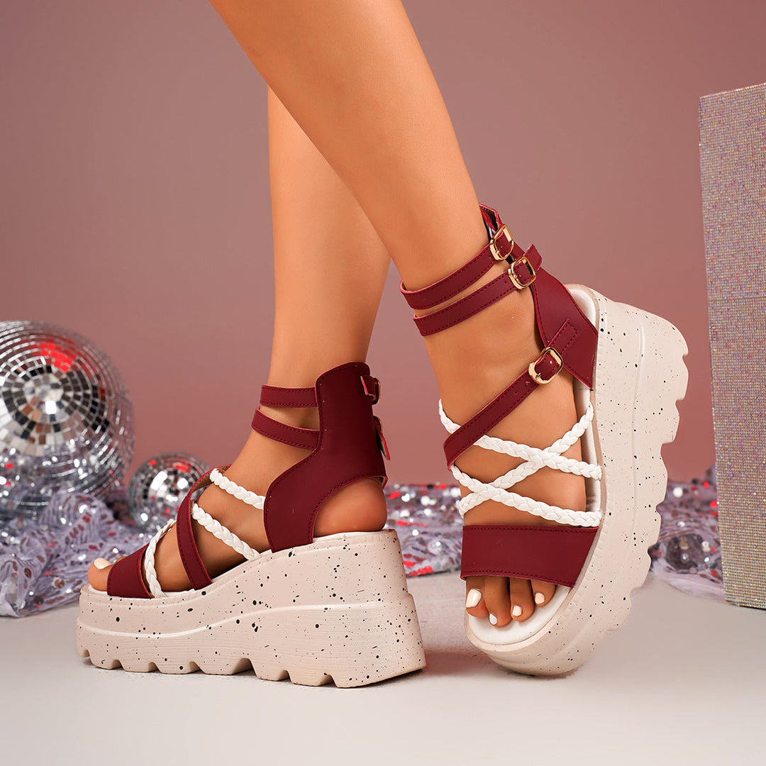 Damen Plateau-Sandalen mit geflochtenen Riemen und dekorativen Schnallen