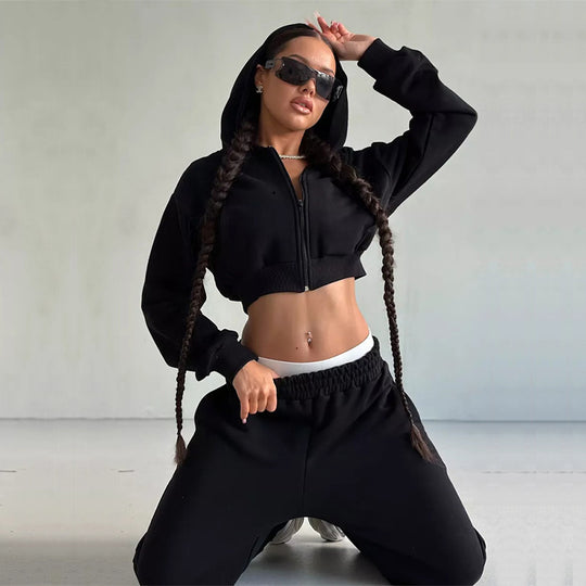 Damen kurzes Zip-Kapuzensweatshirt mit tailliertem Bündchen und weitem High‑Waist French‑Terry Jogginghose Set Shop Nory