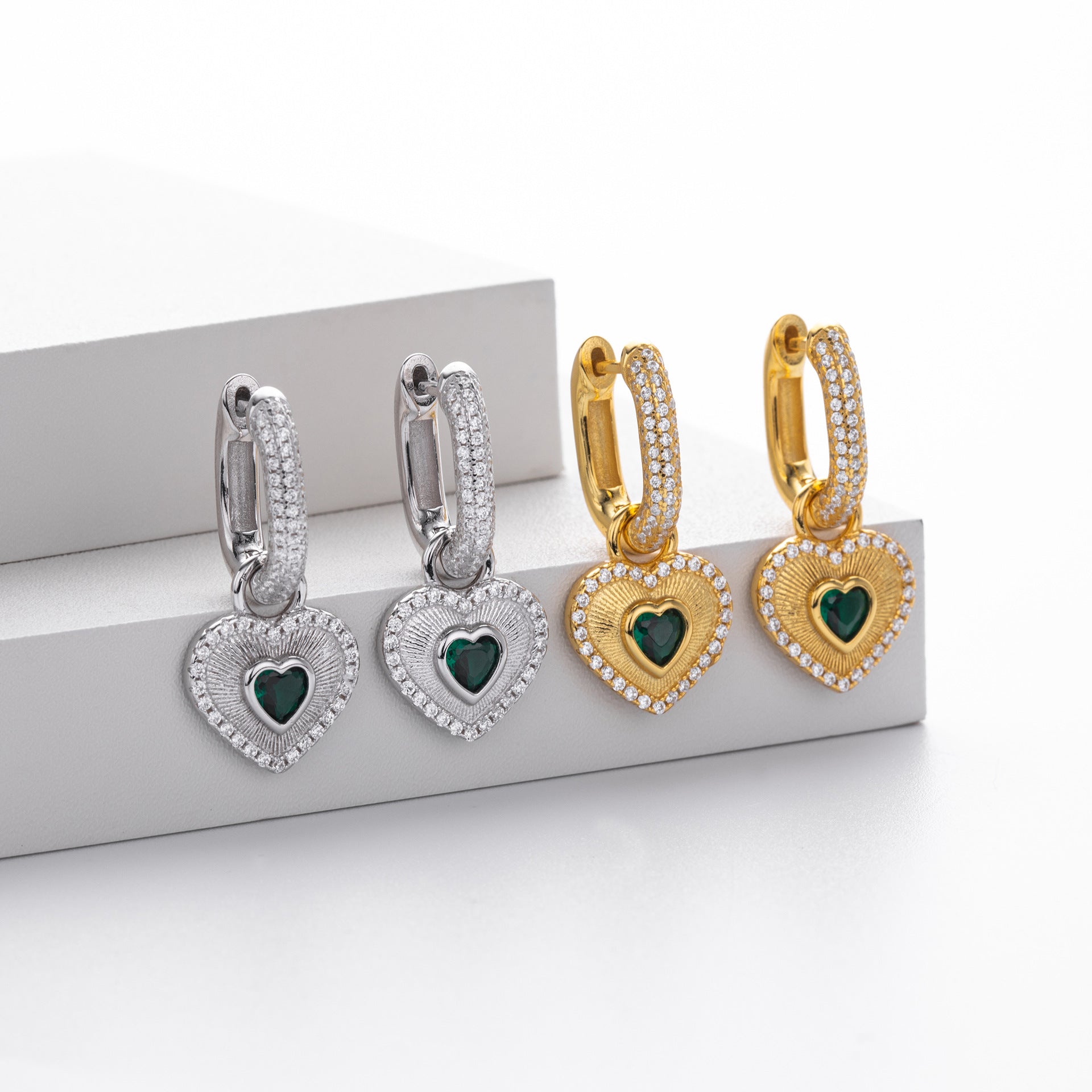 Damen Ohrhänger mit herzförmigem Design und funkelnden Zirkonsteinen Shop Nory