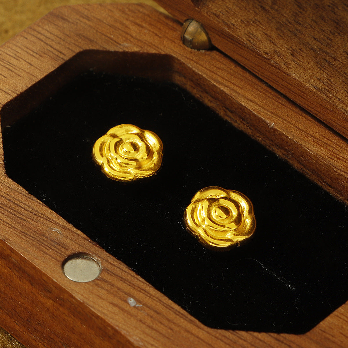 Damen Ohrstecker in Blumenform aus hochwertigem Material Shop Nory