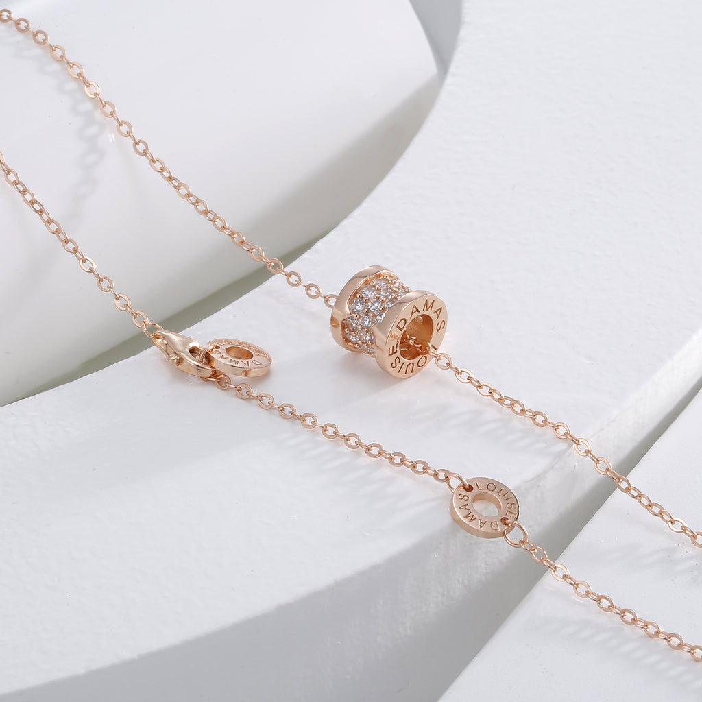 Damen Halskette mit funkelndem Anhänger und eleganten Zirkonia-Verzierungen Shop Nory