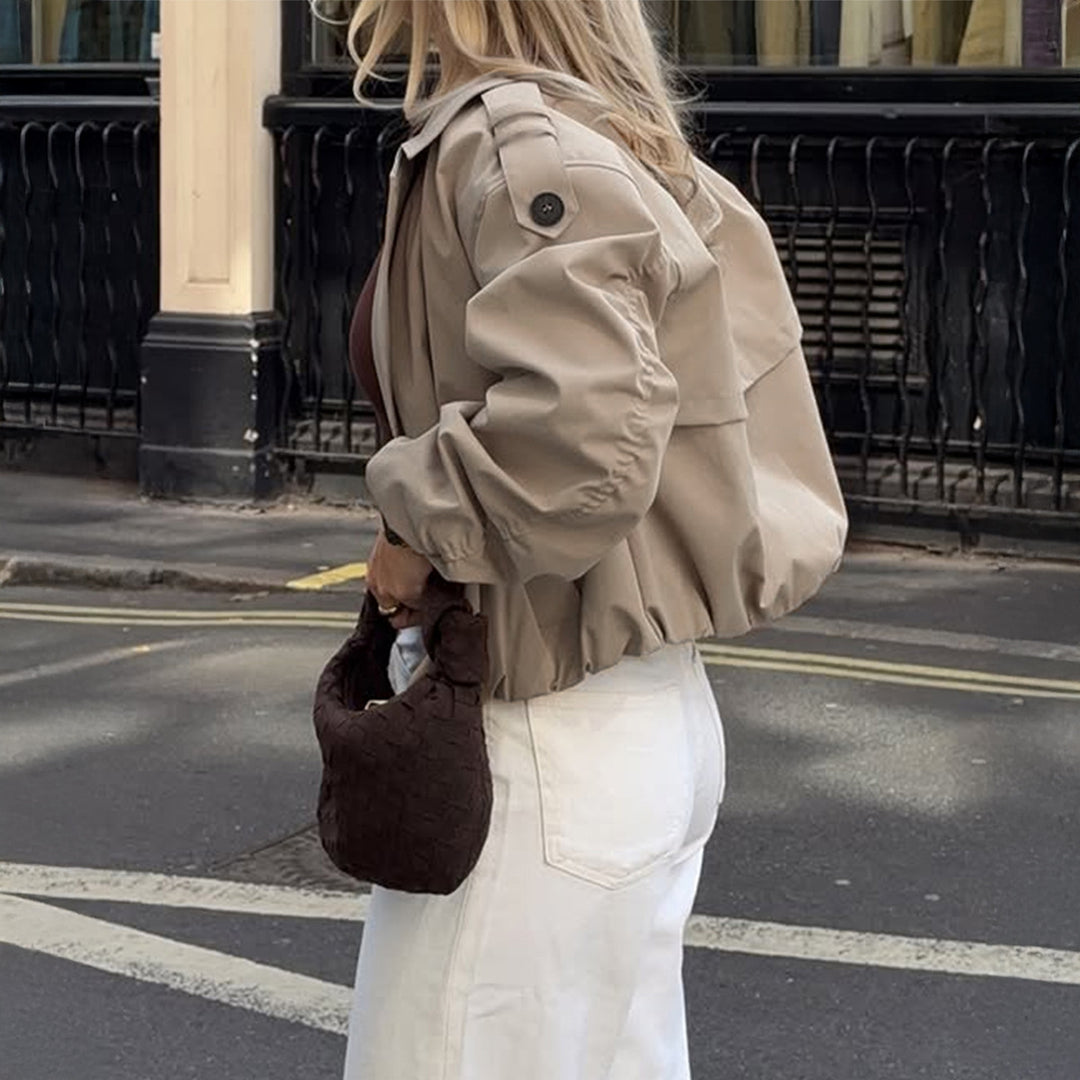 Damen nan verkürzter Trenchcoat mit doppelt geknöpfter Vorderseite, weitem Revers und elastischen Manschetten Shop Nory