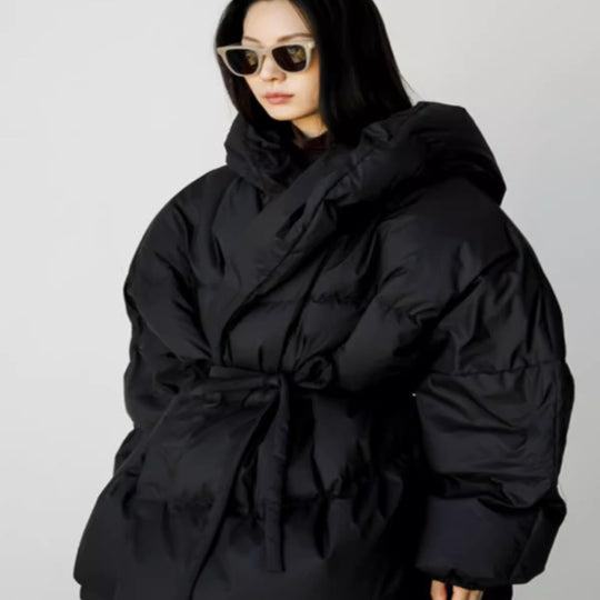 Damen Oversized Stepp-Winterjacke mit XXL-Kapuze und Kordeltaillenband Shop Nory
