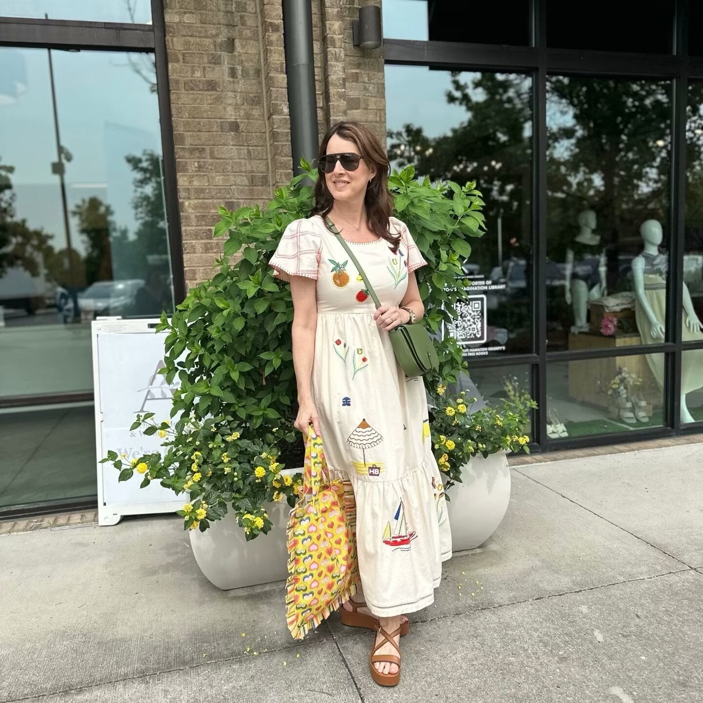 Damen Sommerkleid mit buntem Stickdesign und lockerem Schnitt
