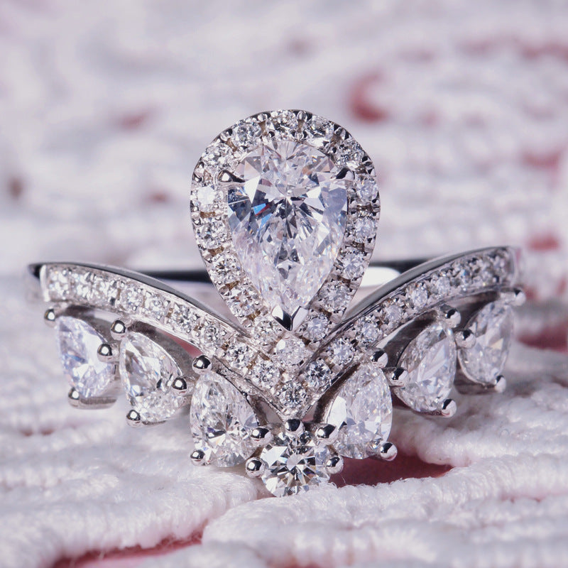 DamenEleganter Ring mit tropfenförmigem Edelstein und funkelndem Kristallbesatz Shop Nory
