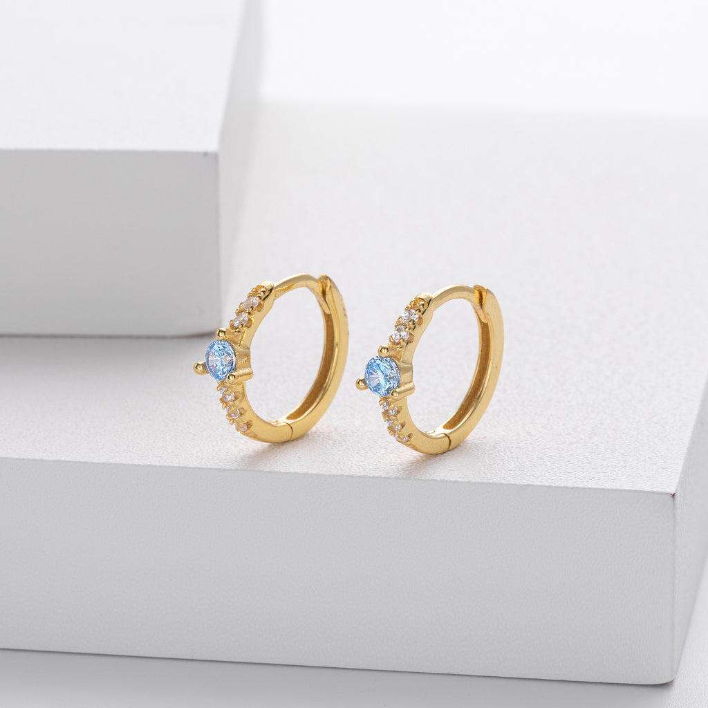 Damen Ohrhänger mit funkelndem Zirkon und eleganter goldfarbener Fassung Shop Nory