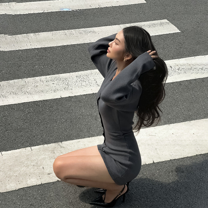 Damen Tailliertes Strick-Knopfmiederkleid mit Herzknöpfen Shop Nory