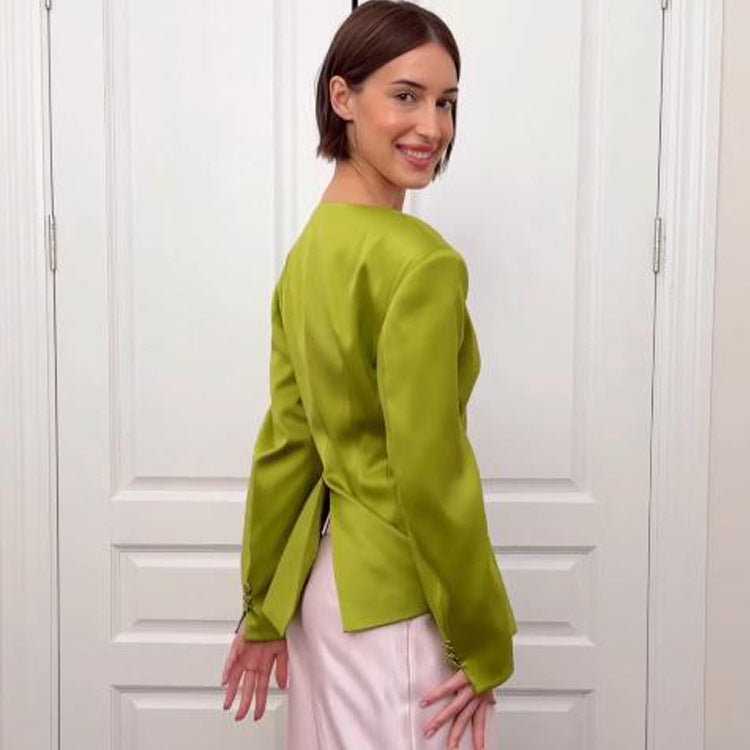 Damen Taillierter Satin-Blazer mit betontem Schößchen und dekorativer Knopfleiste Shop Nory