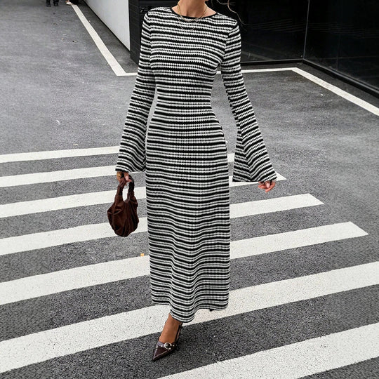 Damen Figurbetontes Ripp‑Midikleid mit Trompetenärmeln und taillierter Schnittführung Shop Nory