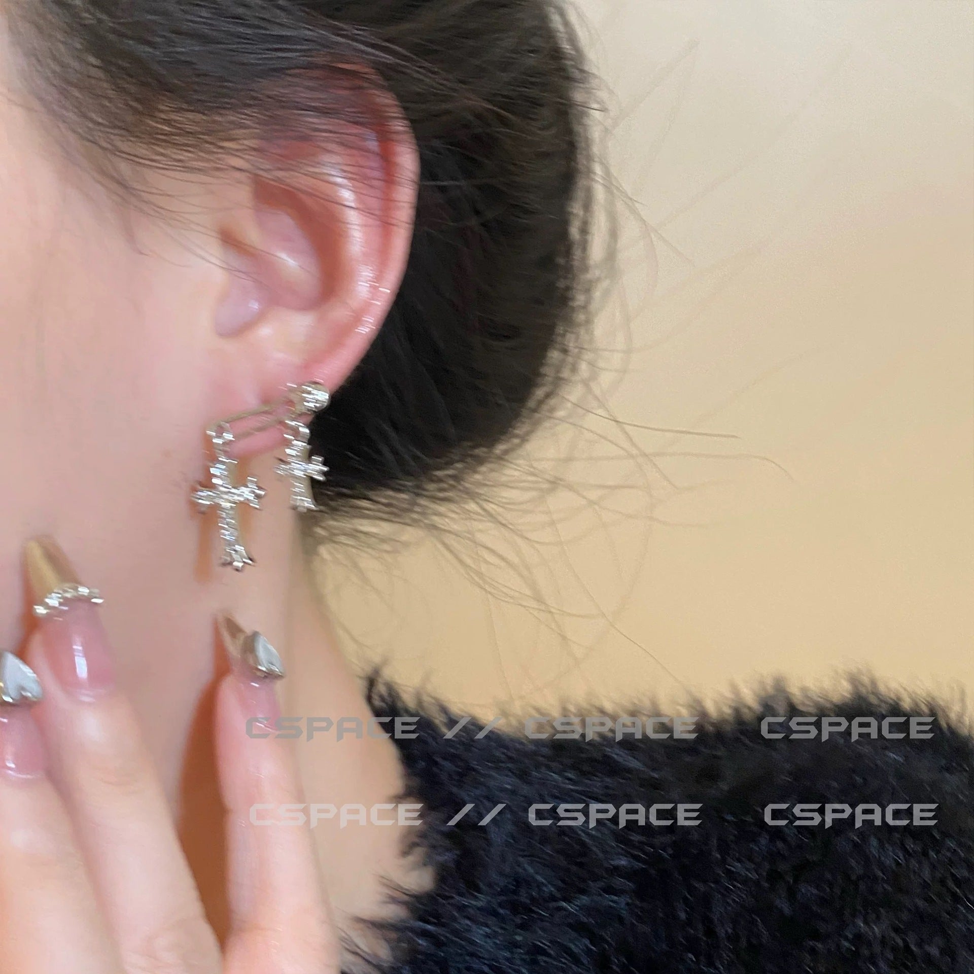 Damen Ohrstecker mit funkelndem Kreuzdesign und elegantem Anhänger Shop Nory