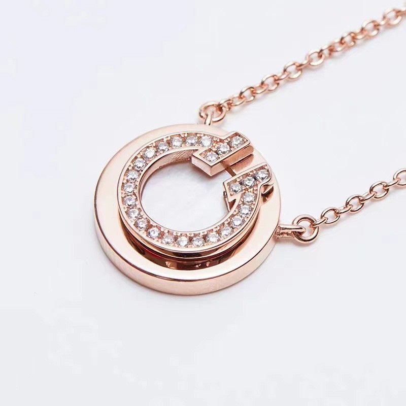 Damen elegante Halskette mit kunstvollem Anhänger und funkelnden Kristallen Shop Nory