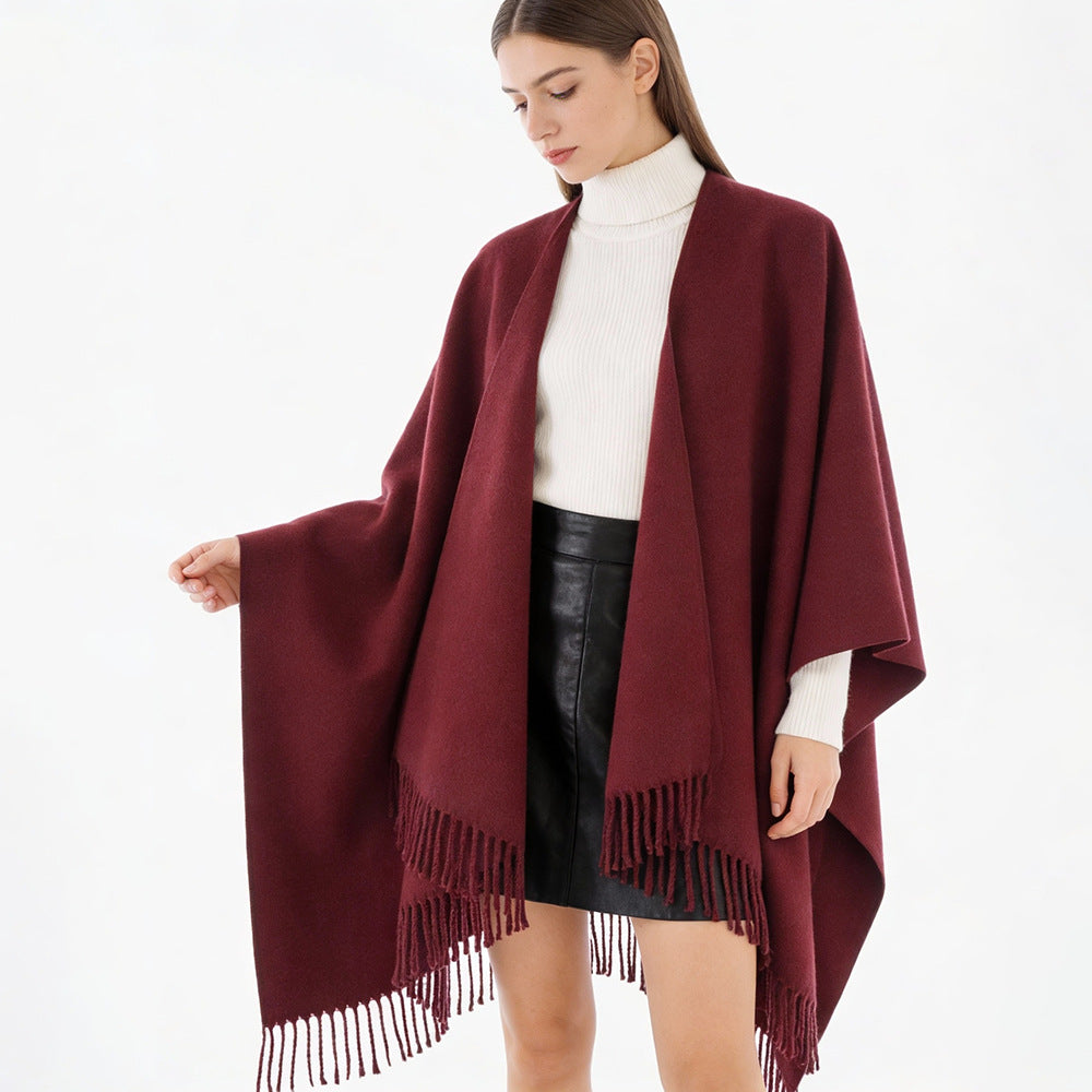 Damen Minimalistischer Wickel‑Capeponcho aus Wollmix mit V‑Ausschnitt und zartem Fransensaum Shop Nory