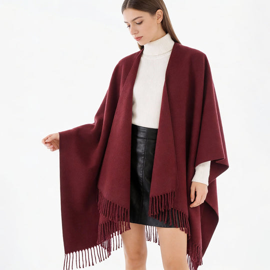 Damen Minimalistischer Wickel‑Capeponcho aus Wollmix mit V‑Ausschnitt und zartem Fransensaum Shop Nory